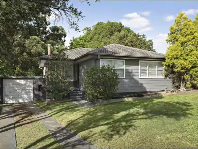 Deal! 3 BR 3 Unicomb Close, Rutherford House for rent Listed.