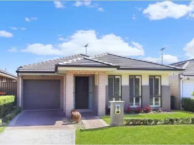 Charming 3 BR 44 Mackay Circuit, Ropes Crossing House for rent.