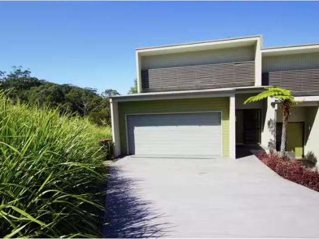 For Rent! 3 BR 44 Summit Drive, COFFS HARBOUR House for rent.