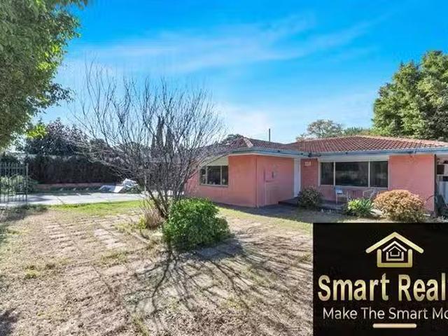 Unique 3 BR 45 Barron Way, Orelia, WA 6167