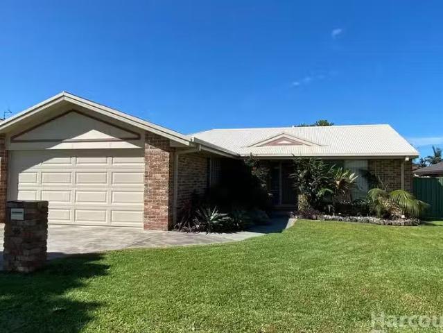 Charming 3 BR 48 Riverbreeze Drive, Wauchope, NSW 2446 House.