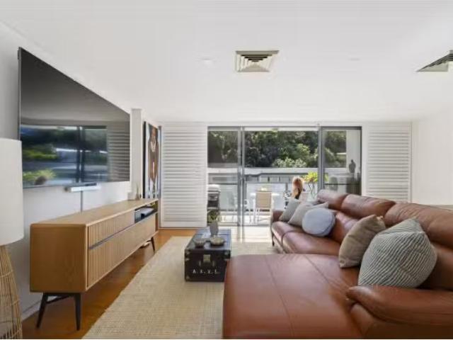 Unique 3 BR 49/48A Consul Road, Brookvale Apartment for rent.