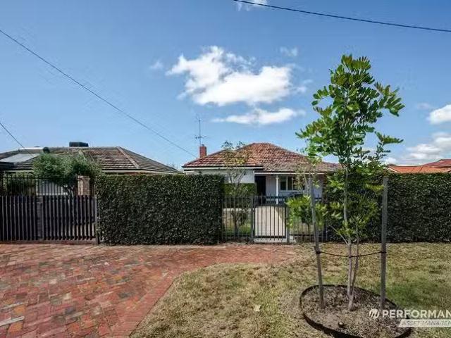 Rental! 3 BR 40 Golf View Street, Yokine, WA 6060