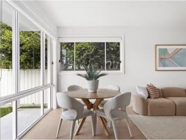 For Rent! 3 BR 4/26 Peterborough Avenue, Lake Illawarra Townho.