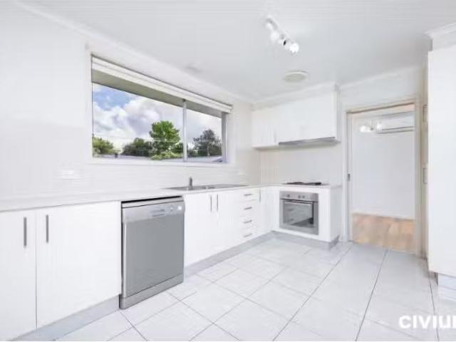 For Rent! 3 BR 43 Nemarang Crescent, WARAMANGA House for rent.