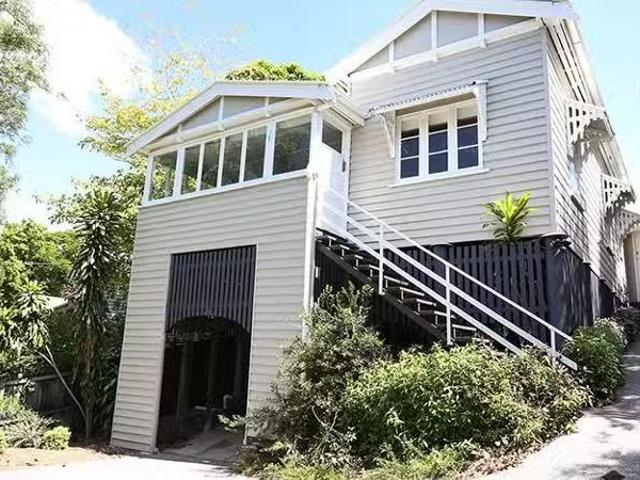 Cozy 3 BR 43 Victoria Crescent, TOOWONG, QLD 4066 House for.