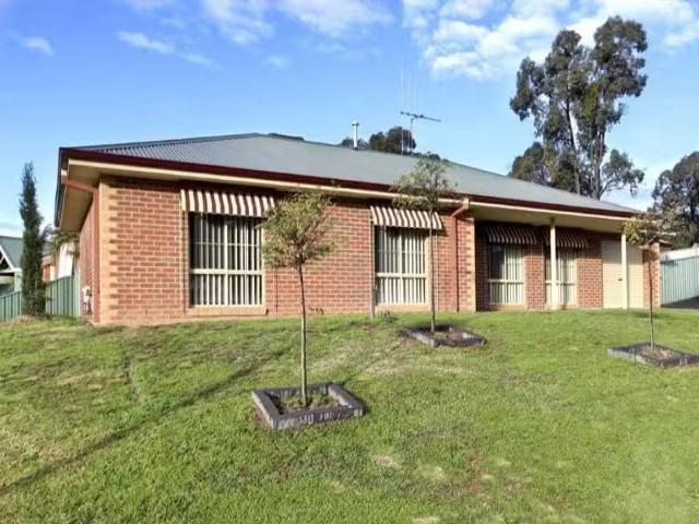 Cozy 3 BR 4 Goldhill Court, Kangaroo Flat House for rent List.