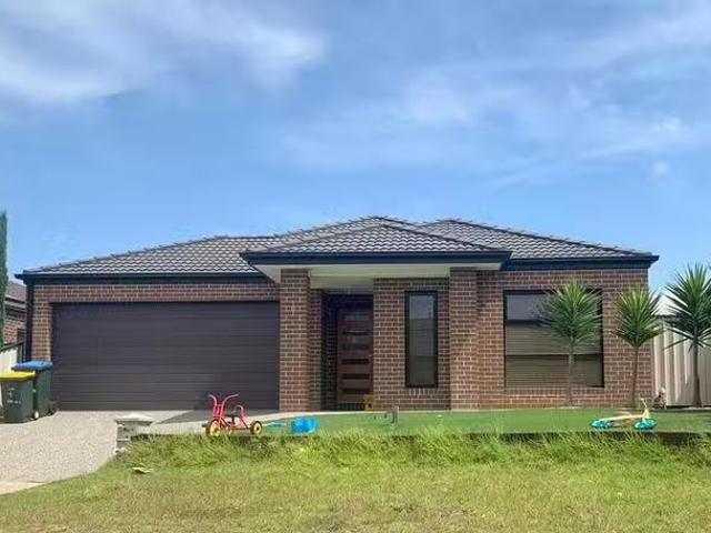 Charming 3 BR 4 Fenton Court, Truganina, VIC 3029