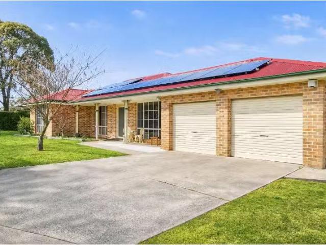 Cheap 3 BR 4 Phoenix Place, Orange House for rent Listed by D.