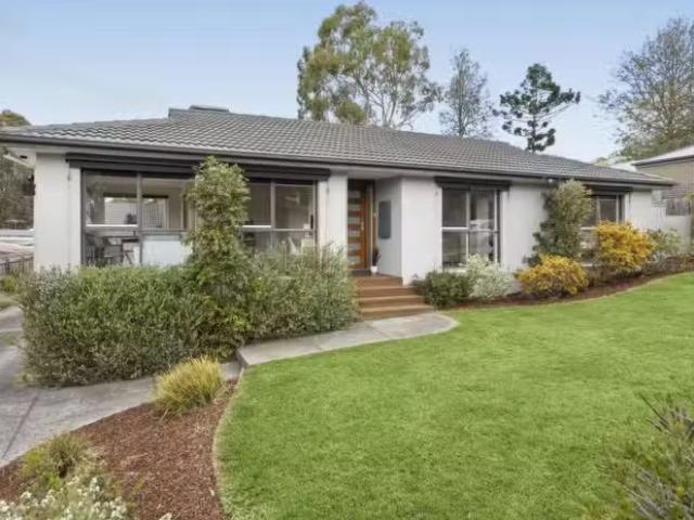 Deal! 3 BR 4 Turkeith Crescent, Croydon North VIC 3136 House.