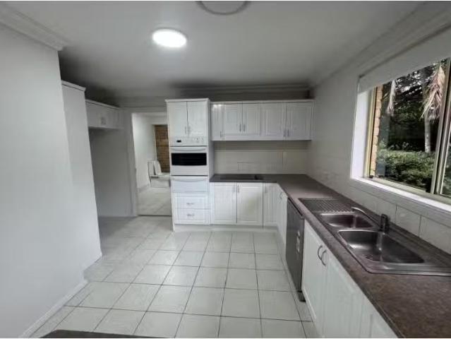 Deal! 3 BR 5/67 69 Cecil Avenue, Castle Hill Townhouse for ren.
