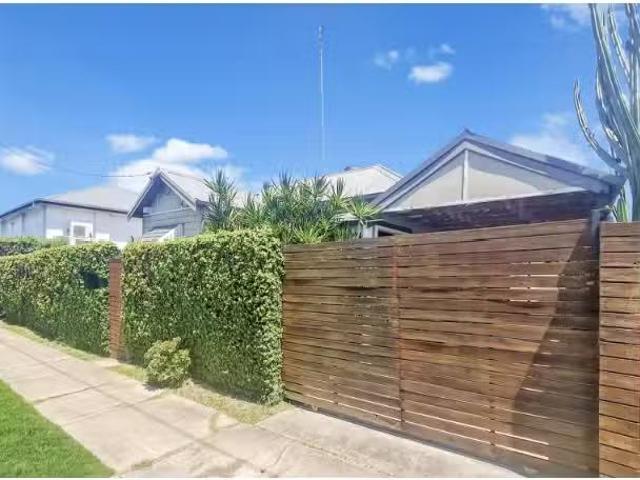 For Rent! 3 BR 565 Glebe Road, Adamstown House for rent Liste.