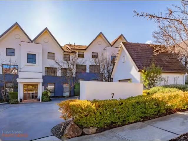 Nice 3 BR 5/7 Eldridge Crescent, Garran Apartment for rent Li.