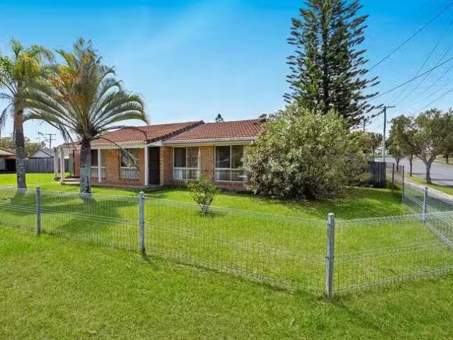 Cheap 3 BR 50 Velorum Drive, Kingston, QLD 4114