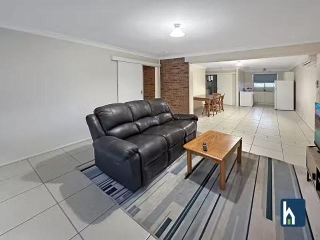 For Rent! 3 BR 5/10 Goobar Street, NARRABRI Apartment for rent.