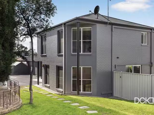 Unique 3 BR 5/125 Mitchell Street, Bendigo, VIC 3550