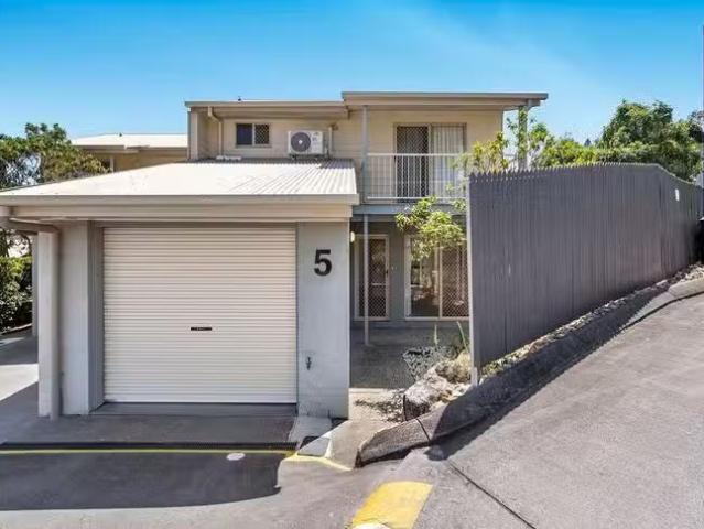 New 3 BR 5/29 Oatland Crescent, Holland Park West, QLD 4121