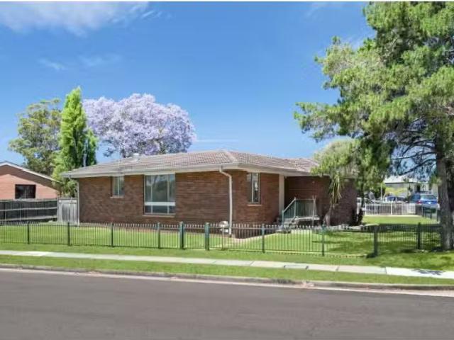 Just in! 3 BR 52 Peppin Crescent, AIRDS House for rent Listed.