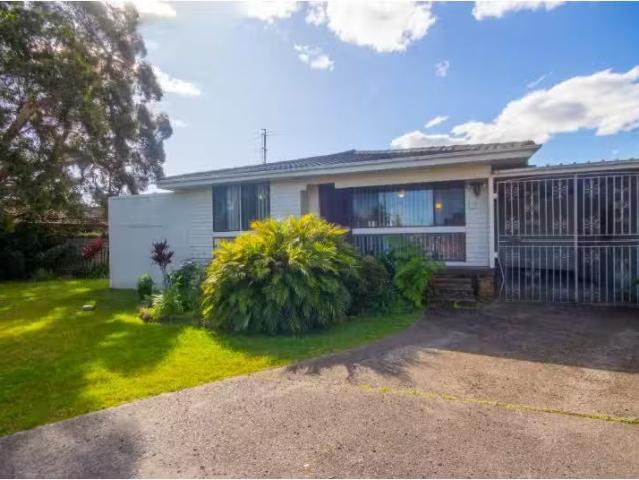 Unique 3 BR 52 Toowoon Bay Road, LONG JETTY House for rent Li.
