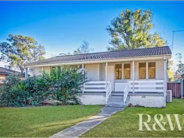 Just in! 3 BR 5 Balboa Place, WILLMOT House for rent Listed b.