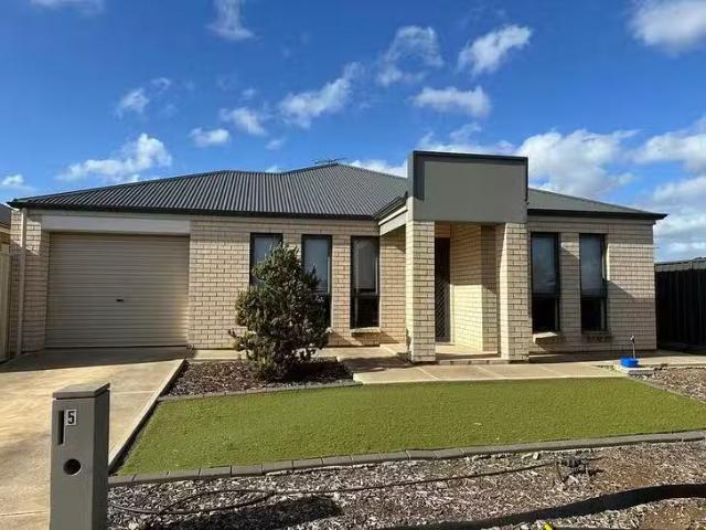 Deal! 3 BR 5 Isla Court, Munno Para West, SA 5115