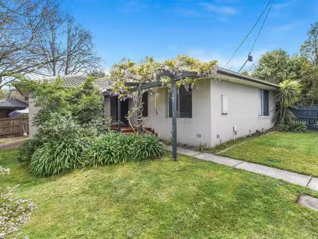 For Rent! 3 BR 5 Troon Place, Frankston, VIC 3199