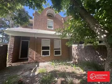 Rental! 3 BR 64 Appelbee Crescent, NORWOOD Townhouse for rent.