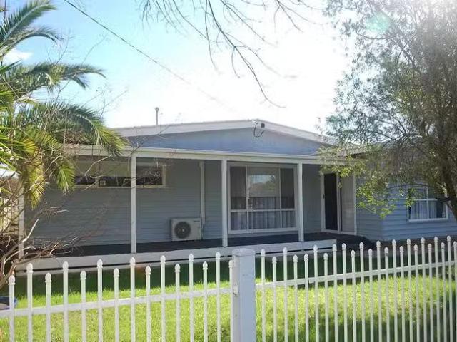 Unique 3 BR 65 Hovell Street, Echuca, VIC 3564