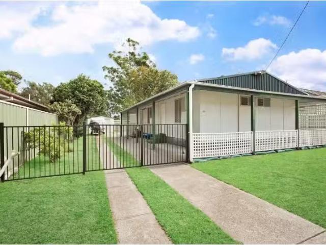 Just in! 3 BR 68 Avenue of the Allies, TANILBA BAY House for r.