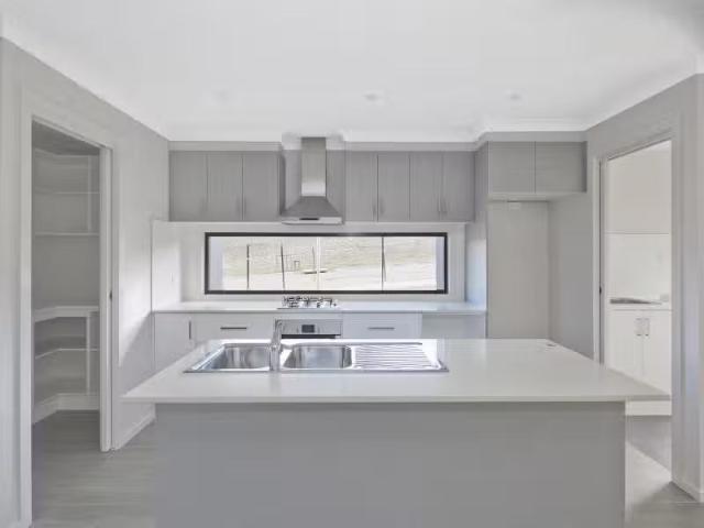 For Rent! 3 BR 68 Bronhill Street, Moncrieff Townhouse for ren.