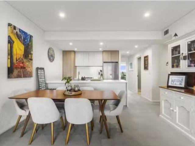 Nice 3 BR 605/1 Village Place, Kirrawee Apartment for rent Li.