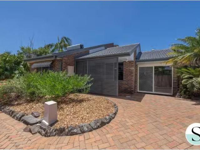 Cheap 3 BR 60 Tasman Court, Caves Beach House for rent Listed.