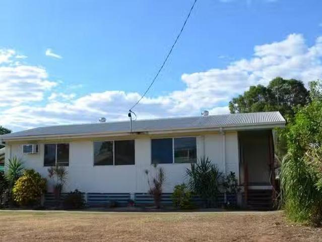 Cheap 3 BR 6 Cedar Street, Blackwater, QLD 4717