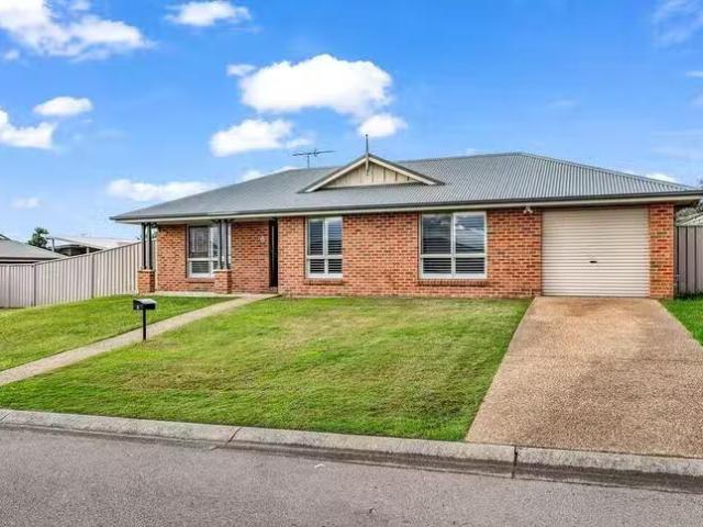 For Rent! 3 BR 6 Banksia Terrace, Kurri Kurri, NSW 2327