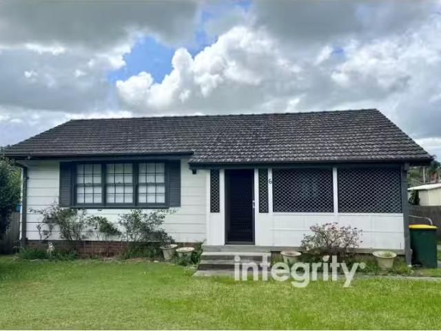 Deal! 3 BR 6 Hobart Street, Nowra House for rent Listed by Ch.