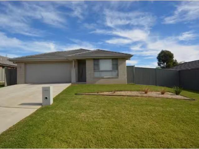 Charming 3 BR 6A Parkview Drive, Gunnedah House for rent List.