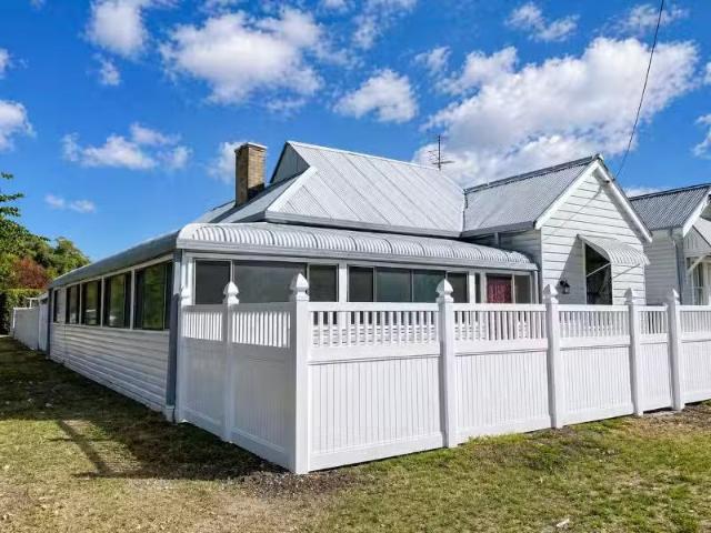 Just in! 3 BR 77 Edward Street, Moree House for rent Listed b.
