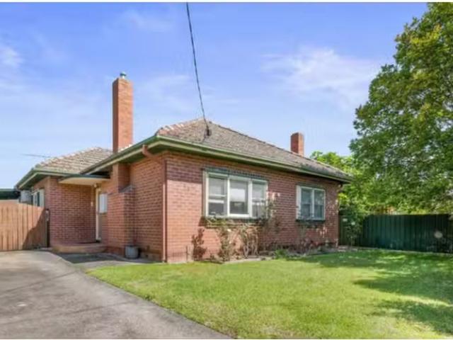Charming 3 BR 735 Vine Street, Albury House for rent Listed b.