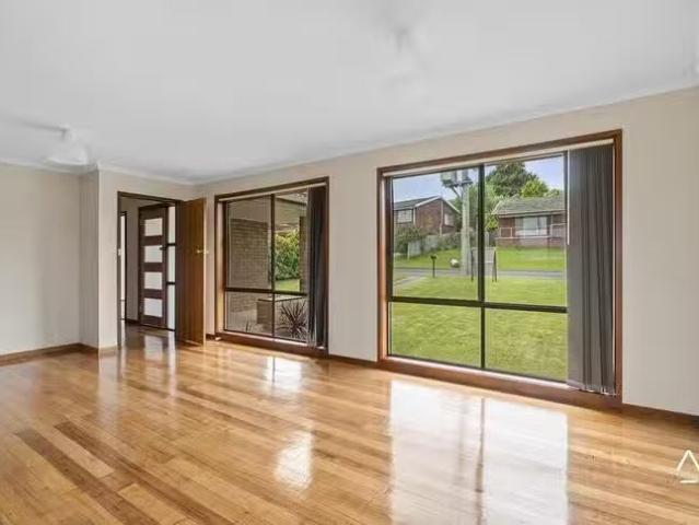 Charming 3 BR 7 Bronzewing Avenue, Newnham, TAS 7248
