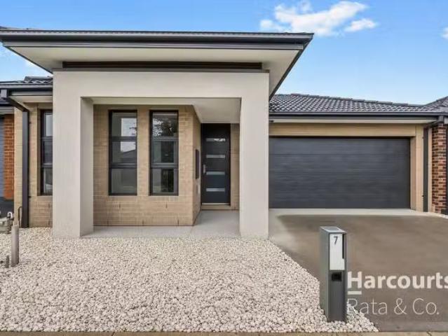 Unique 3 BR 7 Farnsworth Street, Donnybrook, VIC 3064 House.