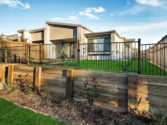 Rental! 3 BR 7 Sheridan Drive, FLAGSTONE, QLD 4280 House for.