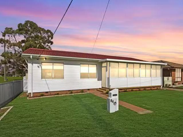 Deal! 3 BR 84 Margaret Street, Orange, NSW 2800