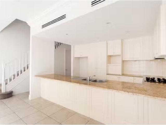Nice 3 BR 84 Finniss St, North Adelaide Townhouse for rent Li.