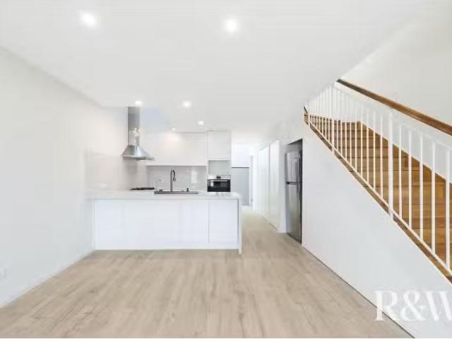 For Rent! 3 BR 86 Albany Street, Crows Nest House for rent Li.