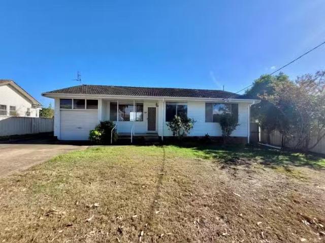 Unique 3 BR 8 Sturgeon Street, Raymond Terrace House for rent.