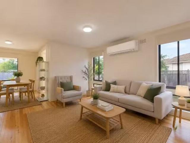 Cozy 3 BR 8 Wanganella Way, AIRDS House for rent Listed by Te.