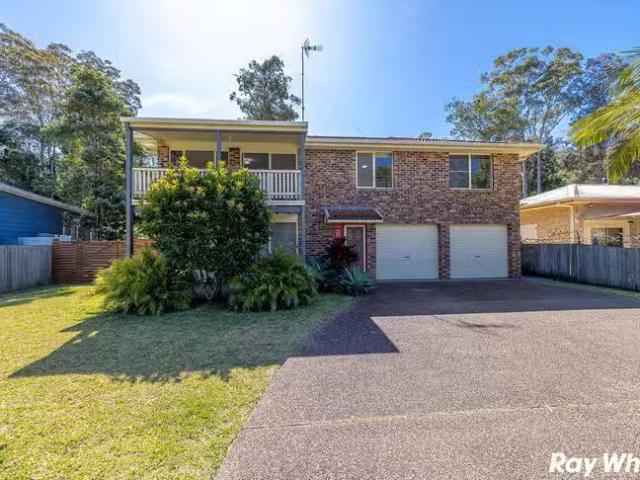 For Rent! 3 BR 8 The Lakes Way, Tarbuck Bay, NSW 2428