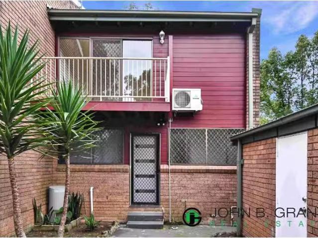 Cozy 3 BR 9/42 Fuller Street, CHESTER HILL Townhouse for rent.