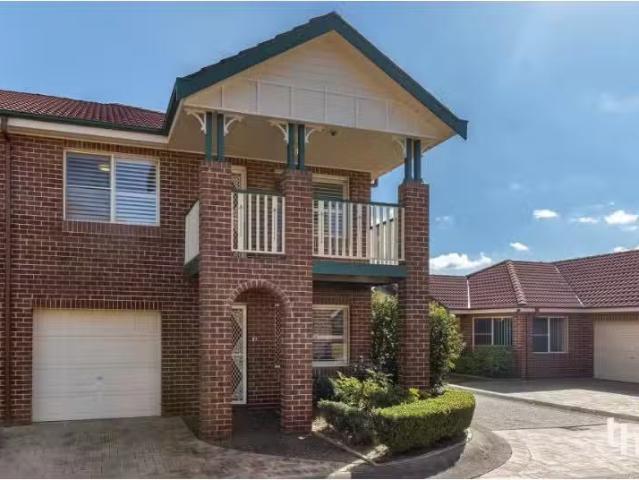 Unique 3 BR 9/168 Kemp Street, Hamilton South Townhouse for re.