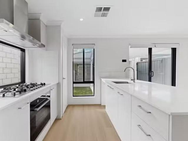 Nice 3 BR 93 Rathkeale Boulevard, RIDGEWOOD, WA 6030 House f.